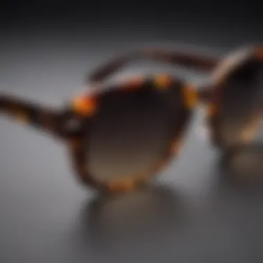 Chunky Sunglasses Chain in Bold Tortoiseshell Pattern