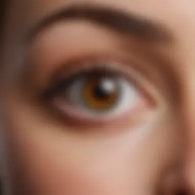 A detailed infographic illustrating the benefits of eye depuffers